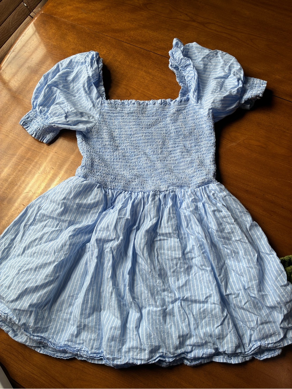 Women’s white with blue pinstripes shirt! Lined